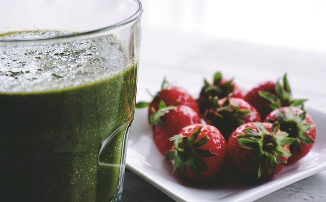 Spinach and strawberry smoothie